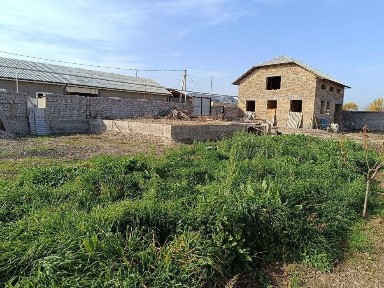 Тошкент вилояти Нурафшон шахрида 4 сотикли участка сотилади.