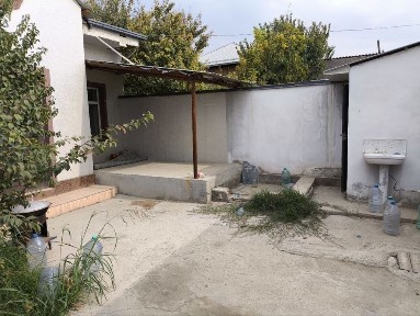 Ховли сотилади яшалмаган 2 булиб туласаям булади 1 йилга 38.500$ булад
