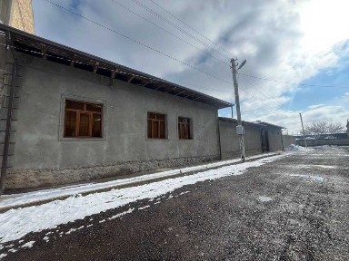 Yengi 16 yillik mahallasida uchastka sotiladi