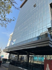 Бизнес центрда офис сотилади срочна
