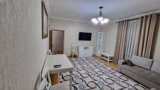 3-х ком квартира, 95 кв. м 3-й этаж, Метро Буюк Ипак Йули. Максим Горк.