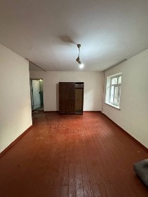 Чирчик ш. Центральный бозор кирпичный дом 1/3/4 42 м²