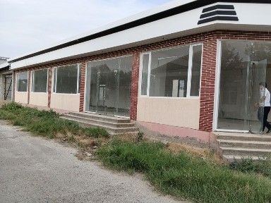 Peshku tumanida joylashgan xizmat kôrsatish binosi sotiladi