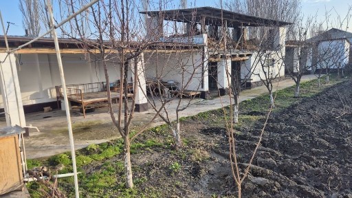 Яшаш учун тайёр уй сотилади