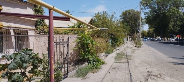 Yashnobod tumani Boku (100а) ko'chasi birinchi qatorda uy sotiladi.