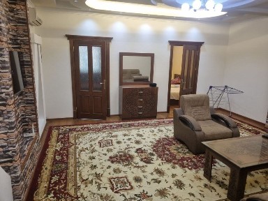 Срочно сотилади 3 хонали квартира 3чи этаж 5 этали уйга