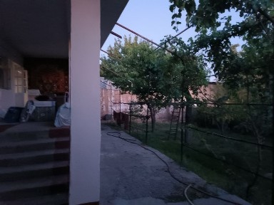 Toshken viloyati shoro bozor tomonda 4. 5 сотик Икки томонлама дарвоз