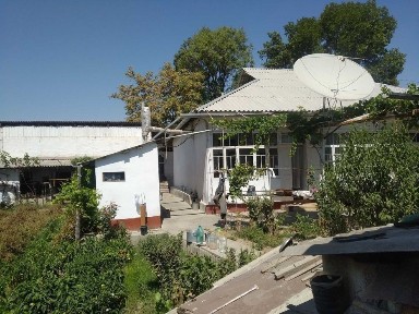продаю частный дом с краю дороги пос Эски-Ташкент