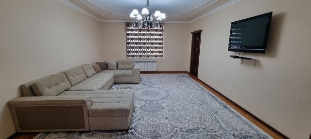 Элитная 3-комнатная квартира (112 м²) с ремонтом и мебелью
