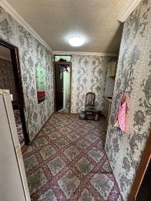 Квартира сотилади Янгийулда центрда 2 каватли домни 1-кавати 2хонали.