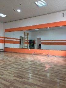 Зал для танцев, йоги, фитнеса на Пионерской.