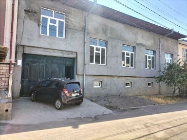 Ohunboboyevda hovli sotiladi 6 sotix