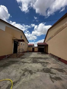 Chutkara kottej sotiladi