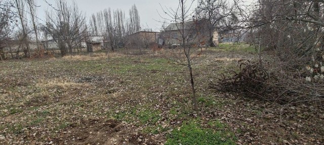 Hovli joy sotiladi