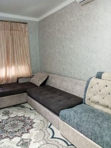 Продается 3 комнатная квартира в центре янгибазара. Этаж 2.