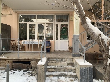 Uy sotiladi Toshkent shahar Yashnobod tumani sulola ko'chasi 12 uy