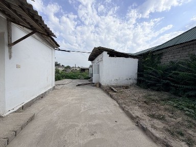 Sirdaryo shaharda Uzbekiston kochada 8 sothli uy