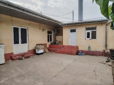 Hovli uy sotiladi
