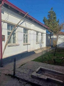 Чирчик Троицкийда ховли сотилади. Ери - 3 соток, хоналари -6 та.