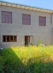 Nazarbekda Uchastka 2etajli 80% bitgan.
