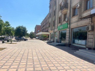 Ohangaron shaxri katta yo'lni yonida joylashgan