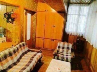 Продается на ул. С.Азимова (кафе Студио) 4/4/5 спецплан