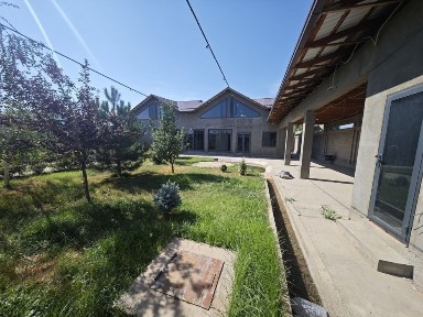 Dacha bostonliq 30 sotiqli dacha suv boyida sotiladi