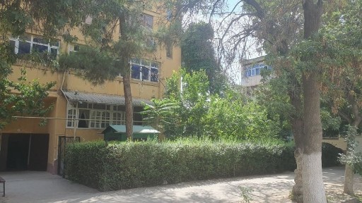 Uy sotiladi. 2 etaj 4 xona.