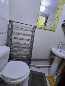 Зудлик билан 1 хона 2 этаж Азиз бозор рупарасида йул устида