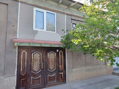 Uchtepa bedapoyada hovli sotiladi