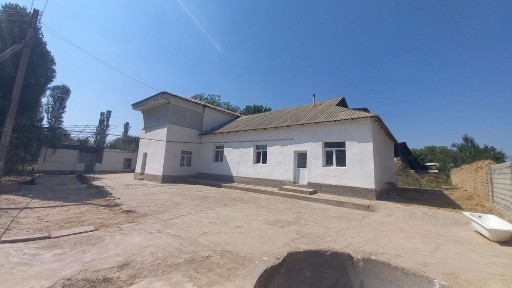 Hovli uy sotiladi srochna !