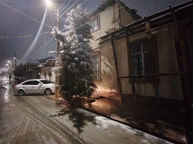Yunsobod bodomzor Tatuv Letseyni roparasida 2.8sotik 2etaj Hovli
