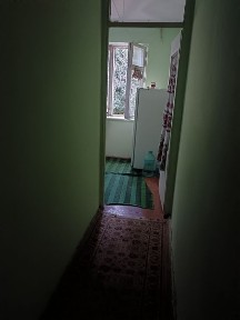 Vagzal bozor yonidan 1 xonali kvartir oilaga studentlarga yuq