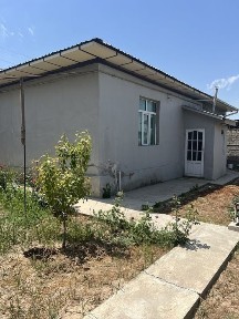 Yangi toshkent yaqinida uy sotiladi