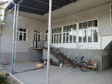Yangi xayotda.barter bor 13 sotox.25000 dan sotiladi