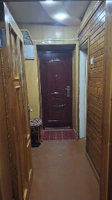 Квартира 2-х комнатная. 1-ый этаж в 3-х этажном кирпичном доме.