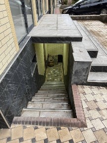 Продается дом сфасадом под нежилой в центре