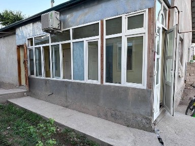 Domi puliga hovli ipodromga yaqin