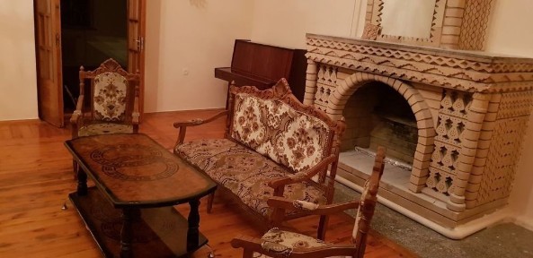 Продаётся дом 5 соток, 5 комнат, 250 кв. м., во дворе есть баня, бассей