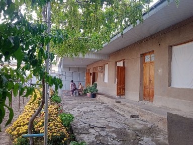 Uy sotiladi CHIRCHIQ nijniy 6 sotix