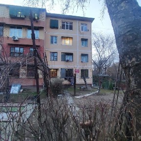 Продаётся 3 х ком кв 1 этаж Юнусобод 11 кв мега планет