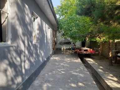 Уй, магазин 2та, сотилади 9 сотик турар жой.