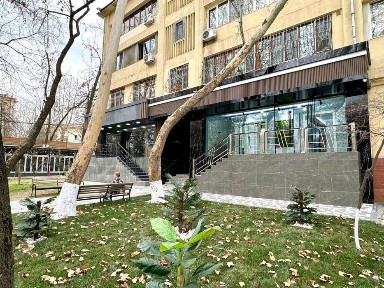 Продаю Новый Нежилое Помешениe м. Айбек Ул. Шахрисабз Вдоль Дороги 95м2