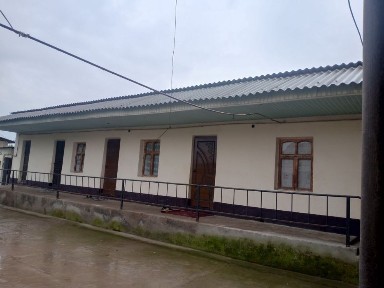 Hovli uy Sotiladi