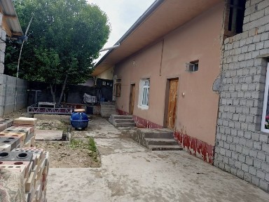 Ipoteka bor Zangiota tumanida Boʻzsuv mahallasida Xovli sotiladi