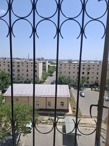 Uy sotiladi 3 xonali Srochno