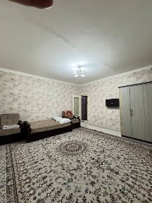 Qizlarga sheriklikka chilonzor metroni oldida uy bor