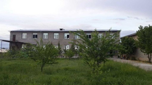 Продаётся объект 20 соток, с двумя этажами и подвалом (1050 Км. м )