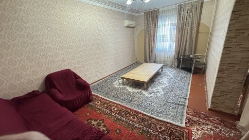 Parkent bozori Ijaraga 2 xonalik uy bez makler