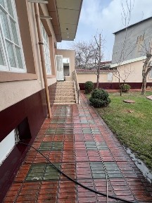 Uy sotiladi 1.8 sotu 75000 sirochni